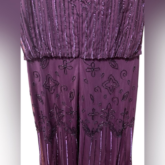 Adrianna Papell Beaded Burgundy Short-Sleeve Gown – Size 10 Petite - Picture 6 of 6